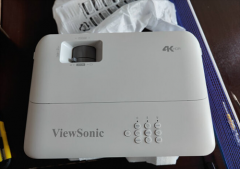 诚心转让高清投影仪，配件齐全，自用爱惜